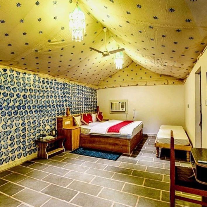 Om Luxury Resort Jaisalmer Bilik gambar