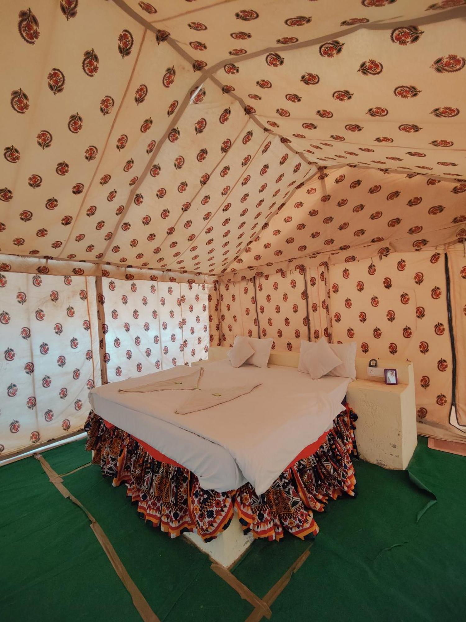 Om Luxury Resort Jaisalmer Bilik gambar