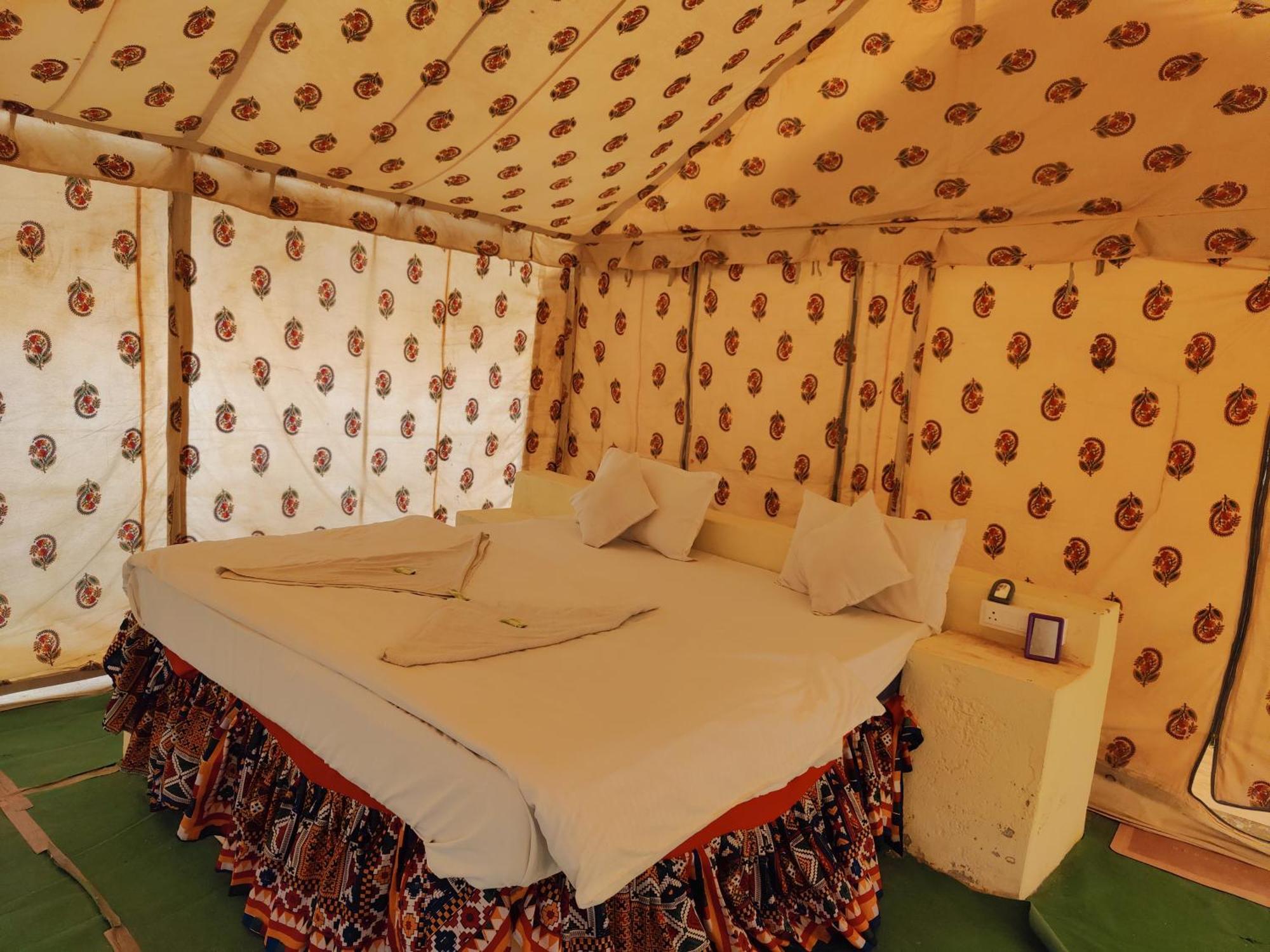 Om Luxury Resort Jaisalmer Bilik gambar